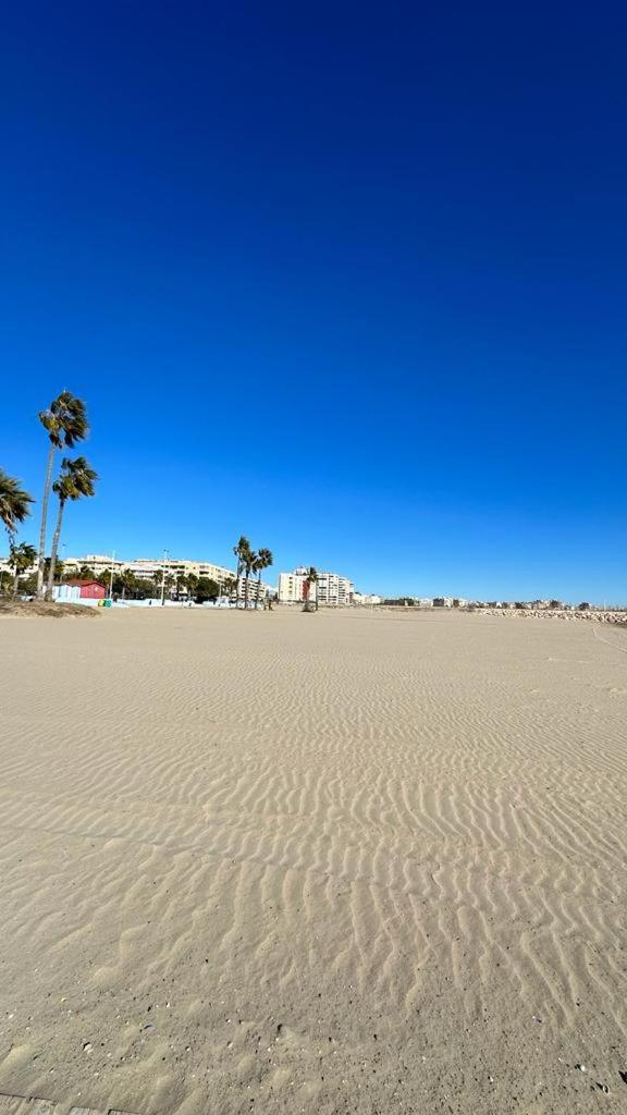 Playa De Los Naufragos Cozy Apartment With Pool Torrevieja Zewnętrze zdjęcie