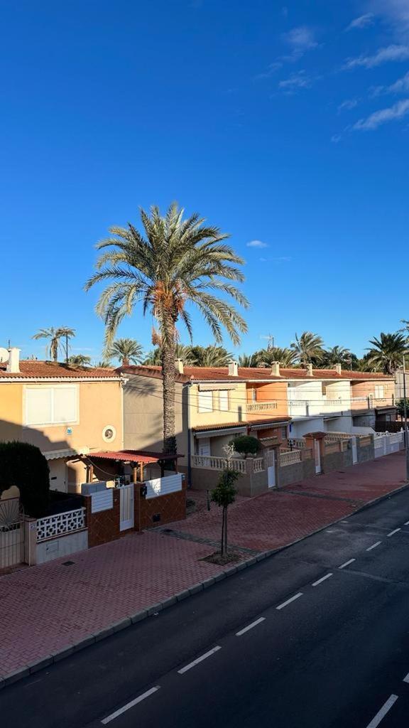 Playa De Los Naufragos Cozy Apartment With Pool Torrevieja Zewnętrze zdjęcie