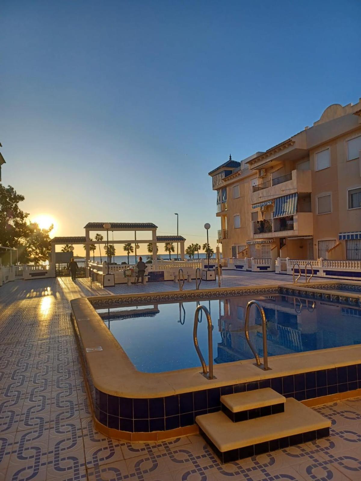 Playa De Los Naufragos Cozy Apartment With Pool Torrevieja Zewnętrze zdjęcie